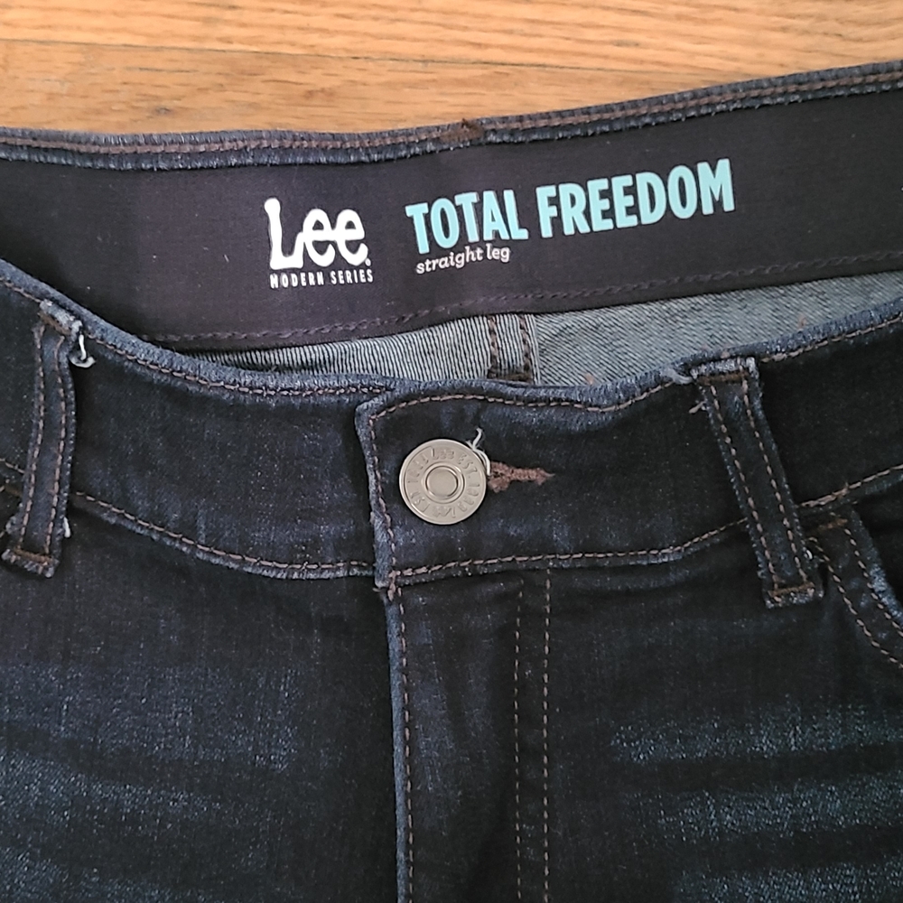 Lee Jeans Women’s Modern Series Total Freedom Size 12 M Straight Leg
